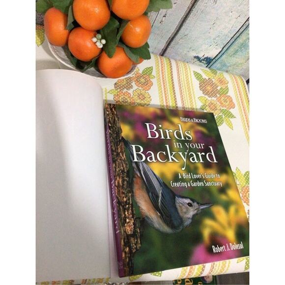 2004 Birds in your Backyard Birds & Blooms Softcover - Picture 4 of 16